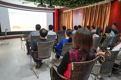 ͼ�����ιۺ�ɫ�Ļ�԰